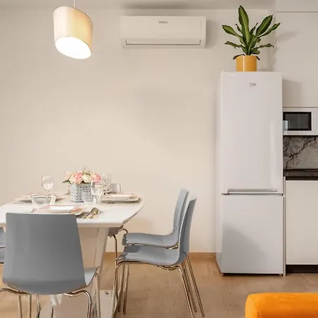 Lovely In With Wifi Апартаменты Подстрана