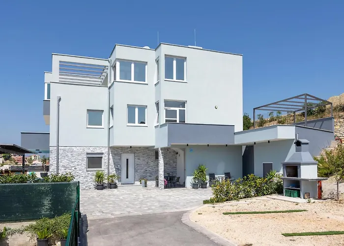 Lovely In With Wifi Apartman Podstrana